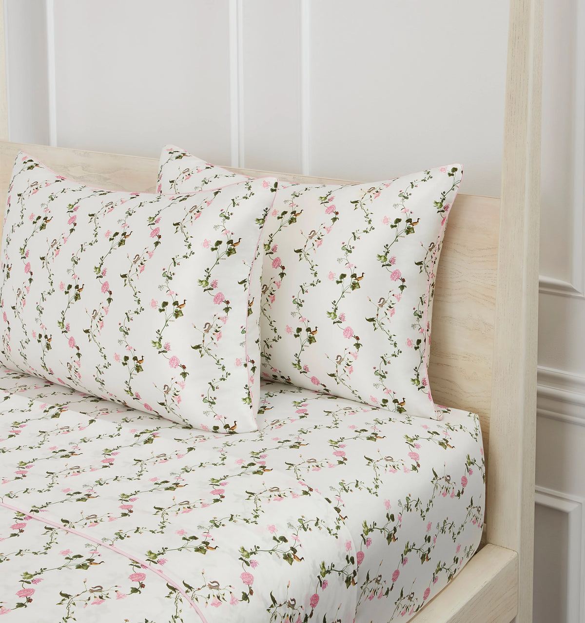 Couturebud The Sisi Silk Pillowcase - Pink Pond Floral