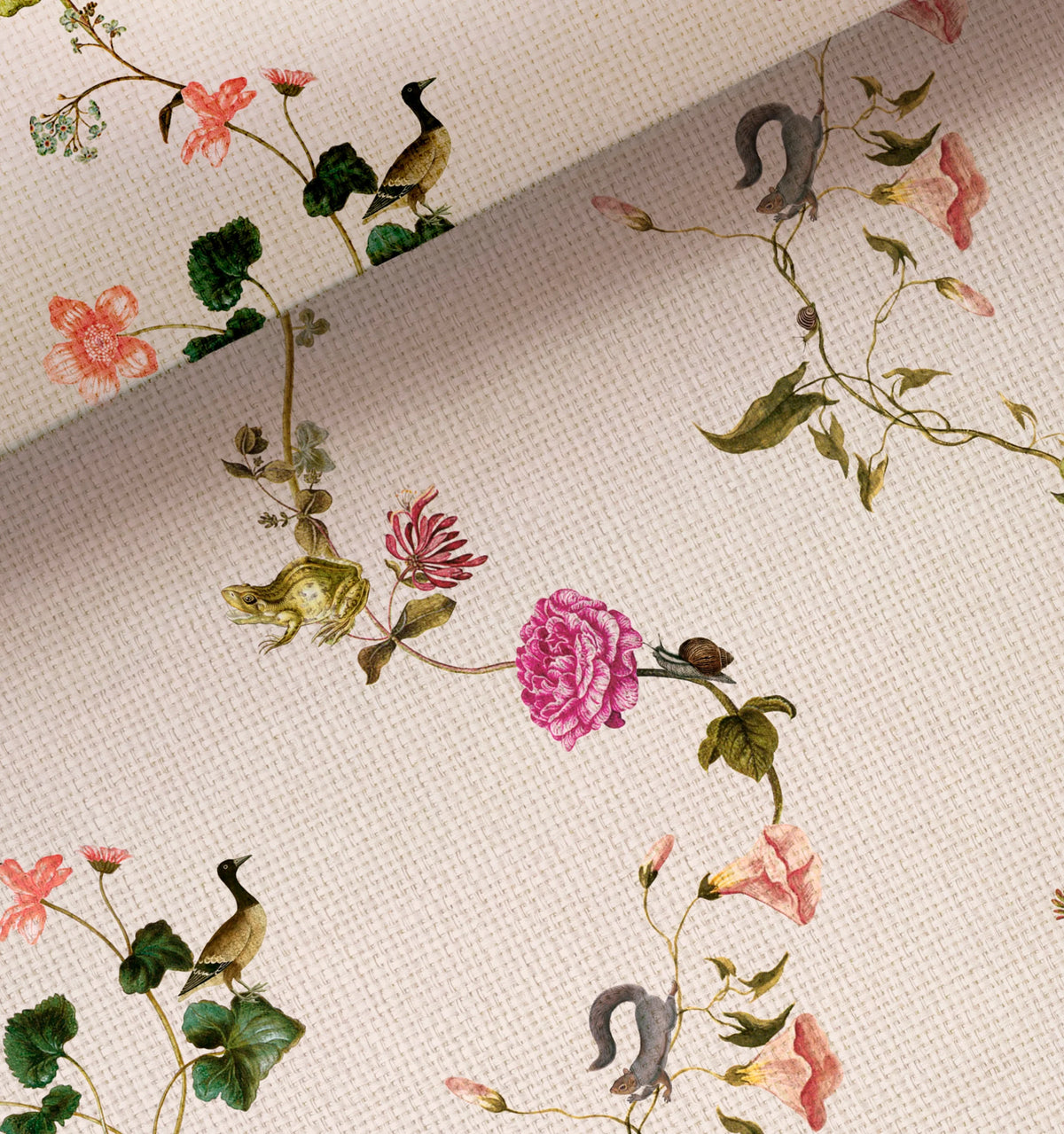 Couturebud Paperweave Wallpaper - Shell Pond Floral